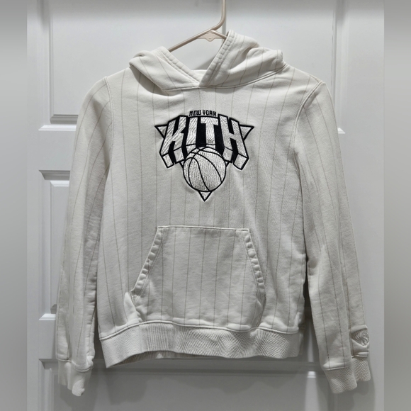 KITH NEW YORK KNICKS NY PINSTRIPE WILLIAM III HOODIE SANDRIFT BOYS XL 14/16 - Picture 1 of 13